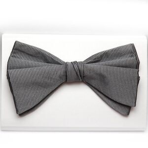 Jos A Bank Pre-Tied Bow Tie Grey 100% Silk 4" One Size Adjustable Tux‎ $59.50